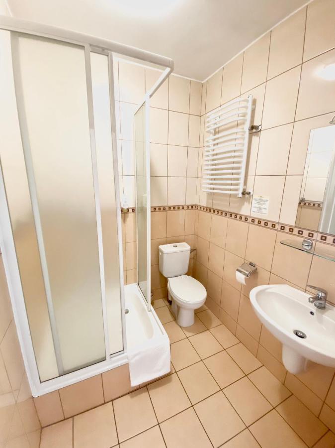 Bed and Breakfast Senator Катовице Экстерьер фото