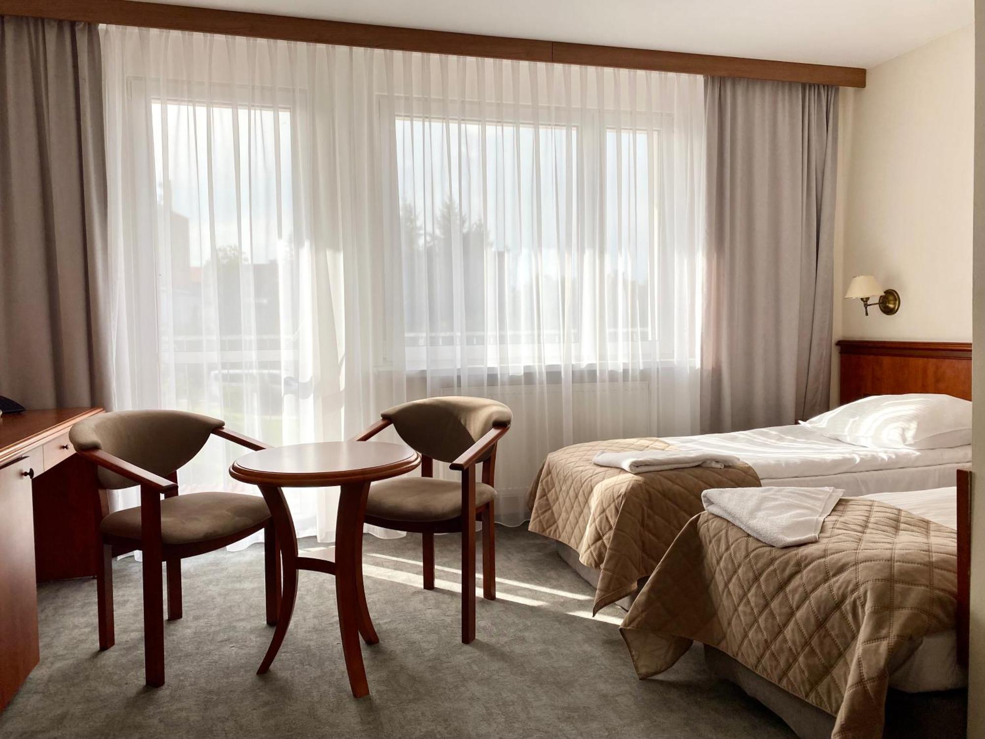 Bed and Breakfast Senator Катовице Экстерьер фото