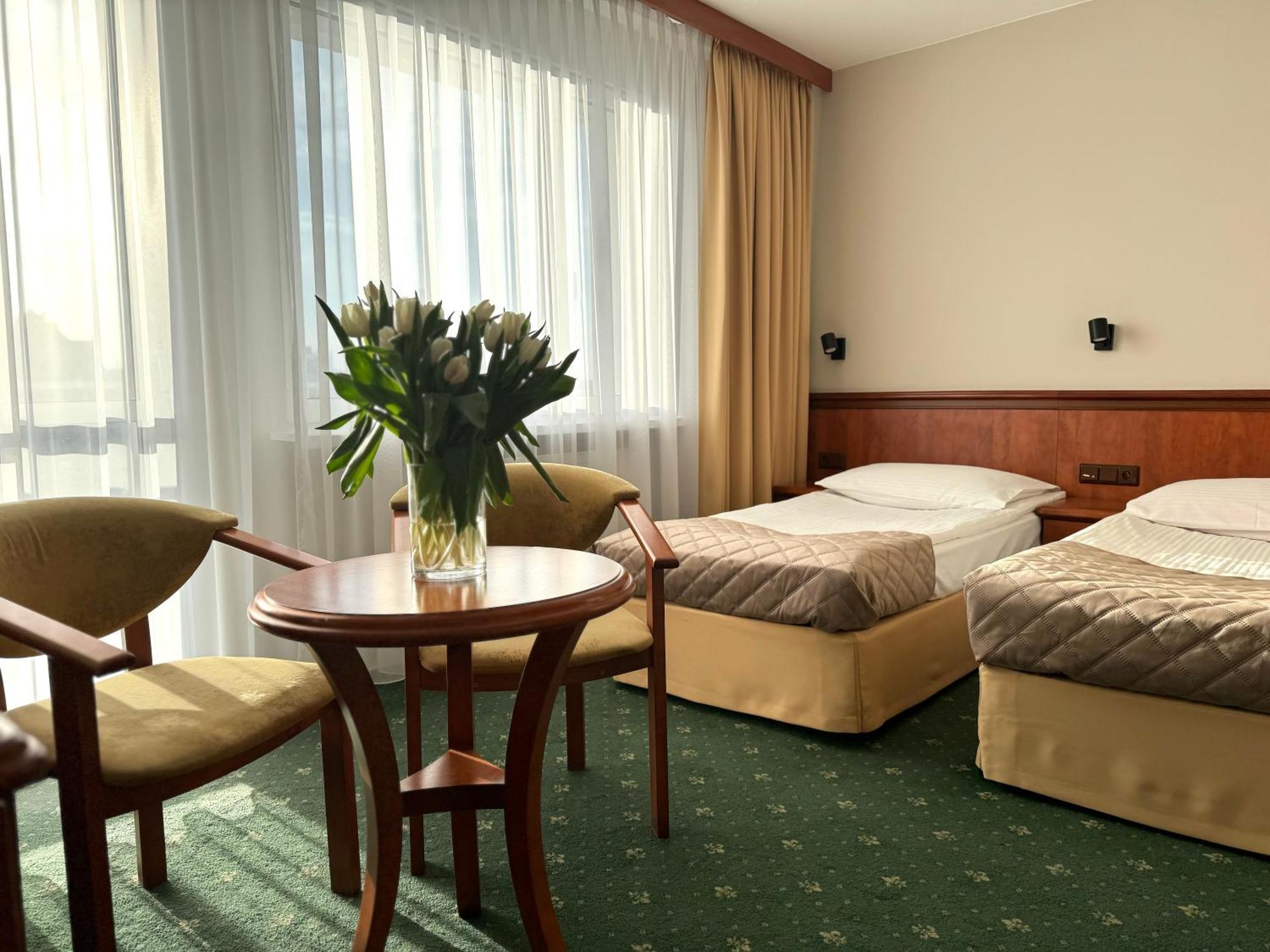 Bed and Breakfast Senator Катовице Экстерьер фото